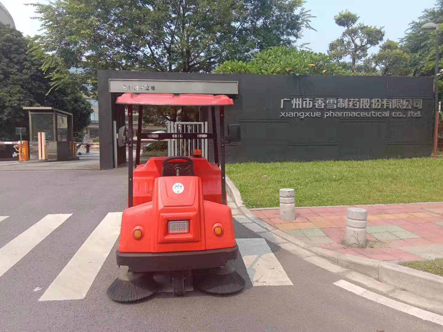 广东扫地机,香雪制药驾驶式扫地机案例